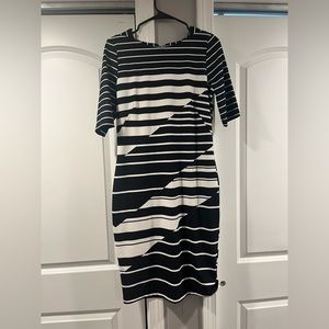 Beautiful black and white dress, stretchy material!